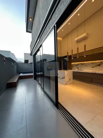 Casa Alto Padrão semi mobiliada com 3 suítes plenas e Jacuzzi no condomínio fechado Parqville Pinheiros
