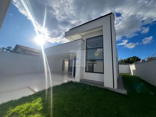 Casa Alto Padrão LOTE INTEIRO. Casa sozinha no lote com espaço para piscina
