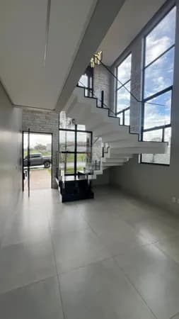 Casa Alto Padrão em CONDOMINIO FECHADO 4 SUÍTES FACIL ACESSO AO SHOPPING FLAMBOYANT E AUTODROMO DE GOIÂNIA