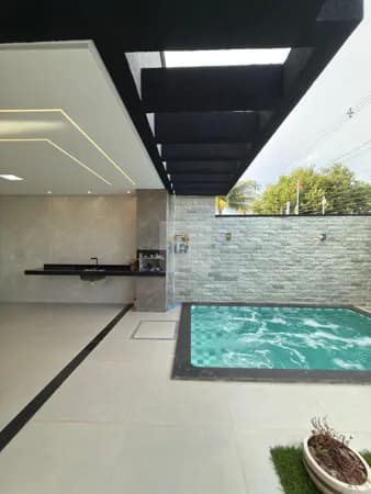 Casa Alto Padrão com PISCINA fácil acesso ao CENTRO DE GOIÂNIA - ACEITA FINANCIAMENTO