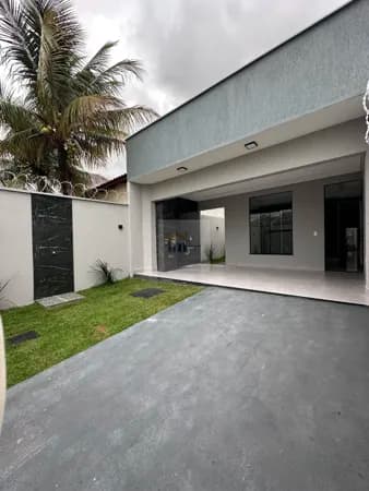 Casa Padrão com excelente localização. Próximo ao Portal Sul Shopping e região do Garavelo