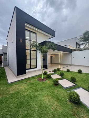Casa Alto Padrão SOZINHA NO LOTE na região Noroeste em Goiânia