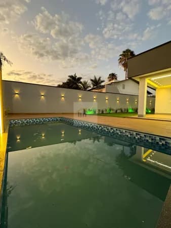 Casa Alto Padrão SOZINHA NO LOTE, 3 suítes plenas, Piscina, Hidromassagem e muito mais... Casa na Região Noroeste.