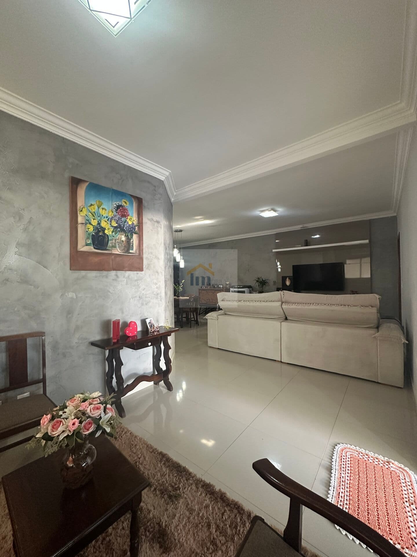 Casa Padrão com móveis planejados 3 quartos na região do setor Garavelo. Oportunidade!