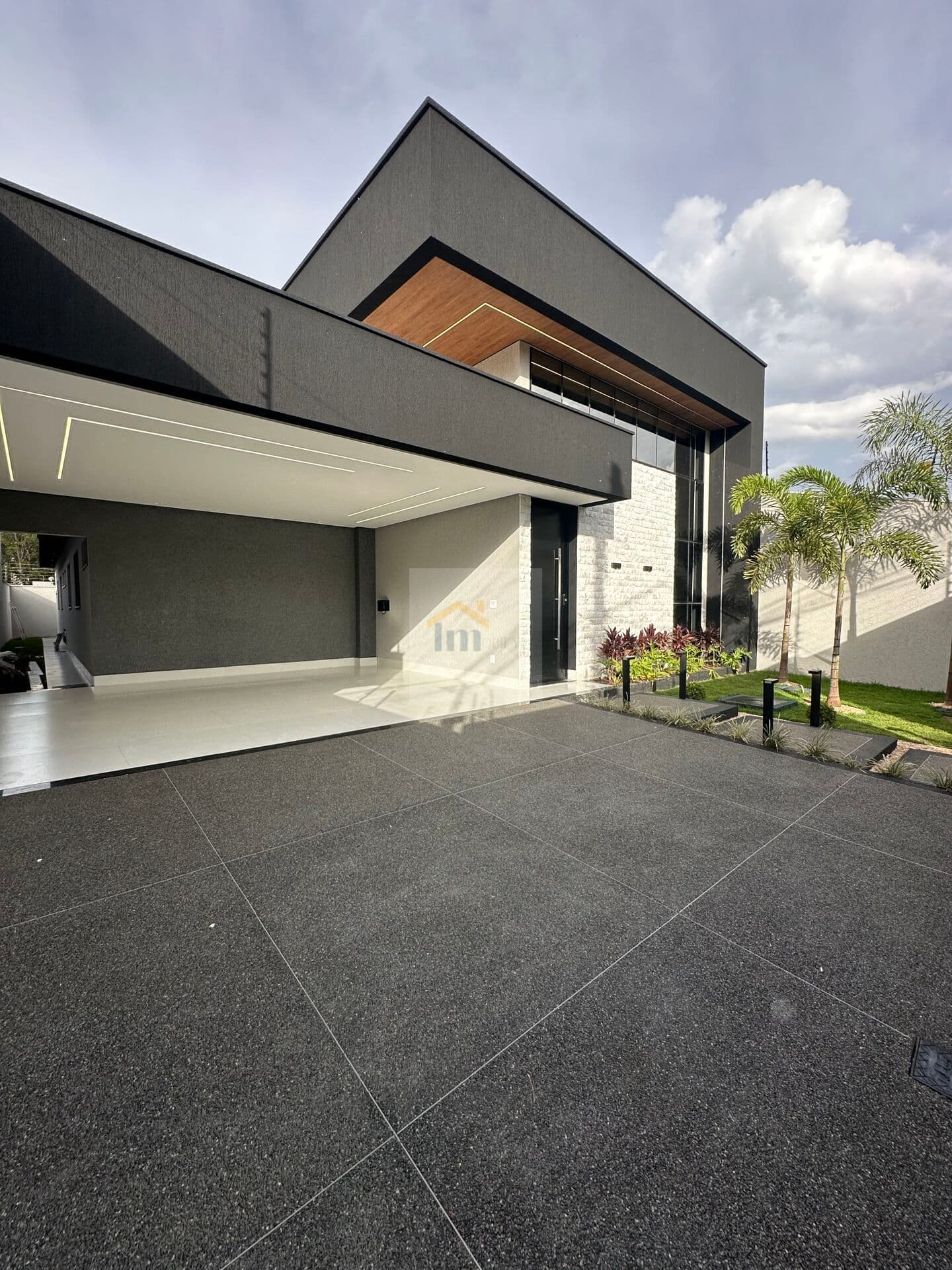 Casa Padrão condomínio fechado 4 suítes, home office, com móveis planejados e muito mais... ACEITA FINANCIAMENTO