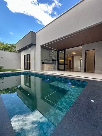 Casa Alto Padrão na MELHOR LOCALIZAÇÃO DO PARQUE AMAZONIA em Goiânia. Alto Luxo com planejados e lazer com piscina