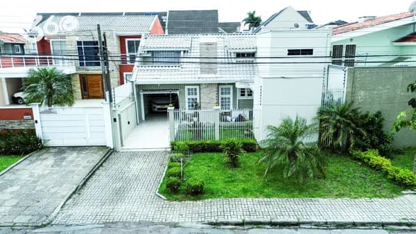 Casa com Amplo Terreno à Venda no Boqueirão – Curitiba/PR