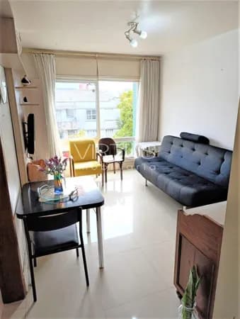 Apartamento 2 quartos, ótima posição solar, REFORMADO, Semi MOBILIADO e ótima localização! no Bairro Santo Antonio / Santana, em Porto Alegre RS