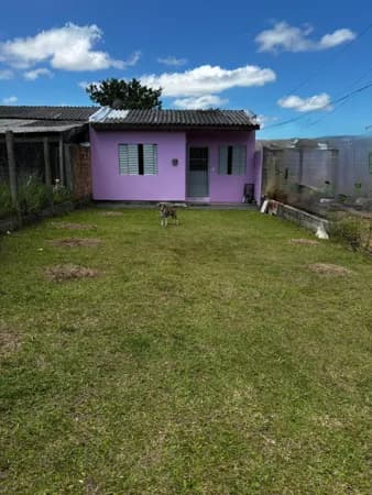 Casa 2 quartos, pátio grande, aceita financiamento e compra assistida