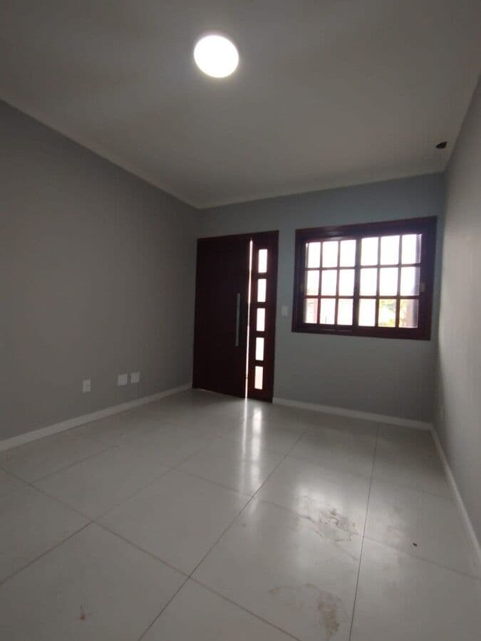 Melhor preço de m² tu não encontra ** Sobrado com 142m² - 2 quartos 2 vagas e pátio!!!