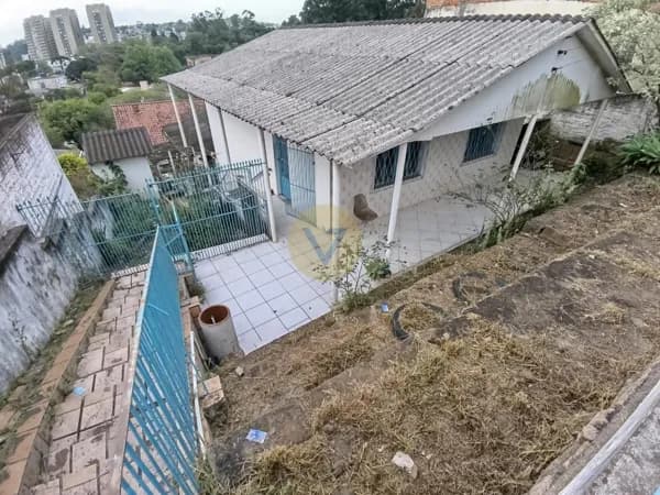 Amplo terreno com 2 e 3 casas no Bairro Jardim Carvalho em Porto Alegre/RS. Excelente oportunidade para moradia ou investimento!