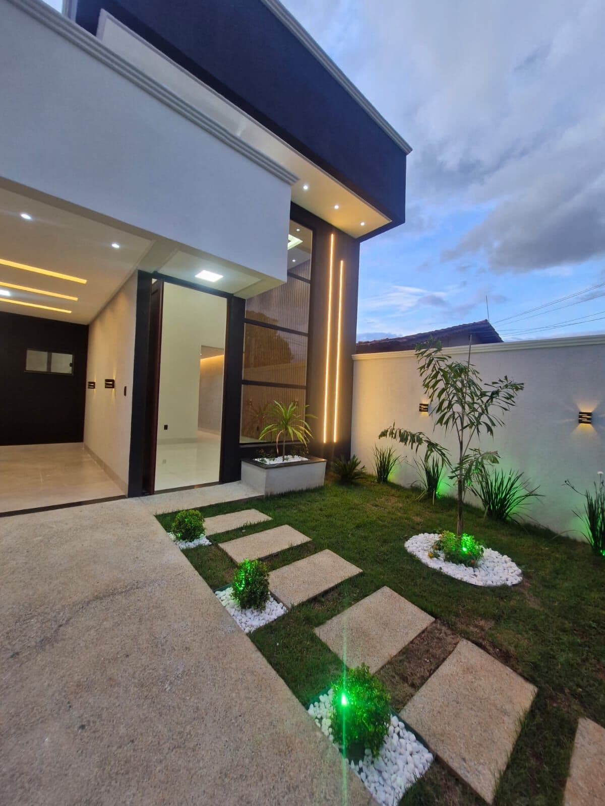 Se você procura uma casa moderna, elegante e pronta pra impressionar… acabou de encontrar. ✨🏡