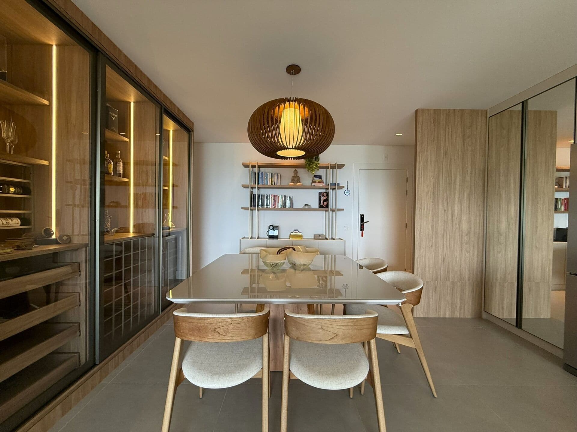 Apartamento com vista mar à venda em Jurerê Internacional