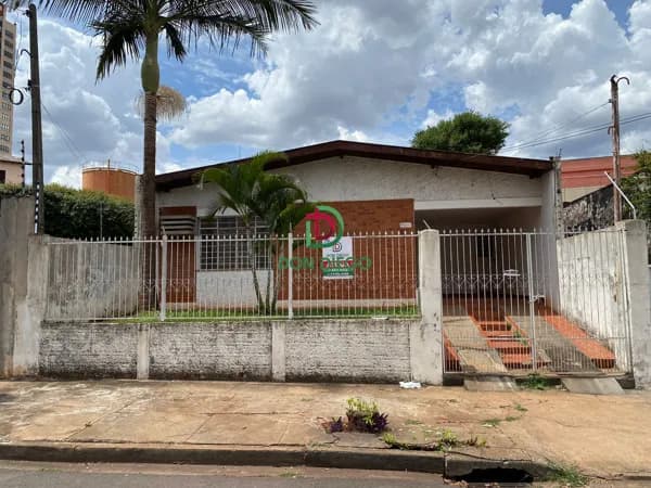 Casa Térrea - Prox. Av. Maringá
