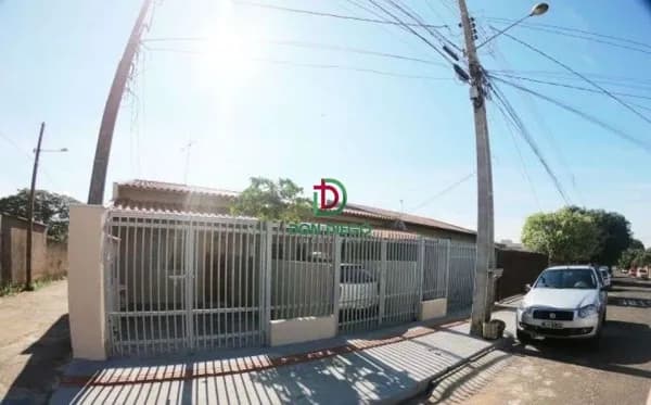 Casa à venda no bairro Jardim Piza em Londrina/PR