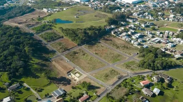 Terreno à venda no bairro Nossa Senhora da Saúde em Caxias do Sul/RS