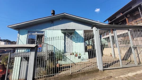 Casa à venda no bairro Salgado Filho em Caxias do Sul/RS