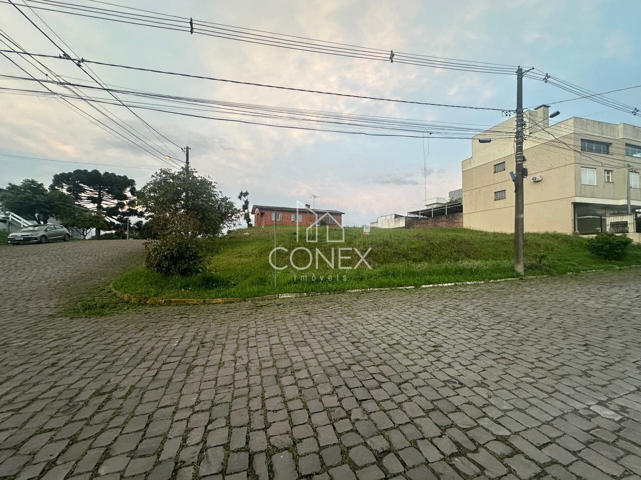 Terreno de esquina em Excelente Bairro