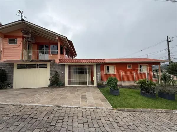 Casa à venda no bairro 1º De Maio em Farroupilha/RS