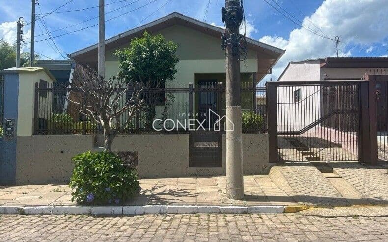🏡 Casa de Alvenaria com 3 Dormitórios e Churrasqueira – Bairro Cinquentenário