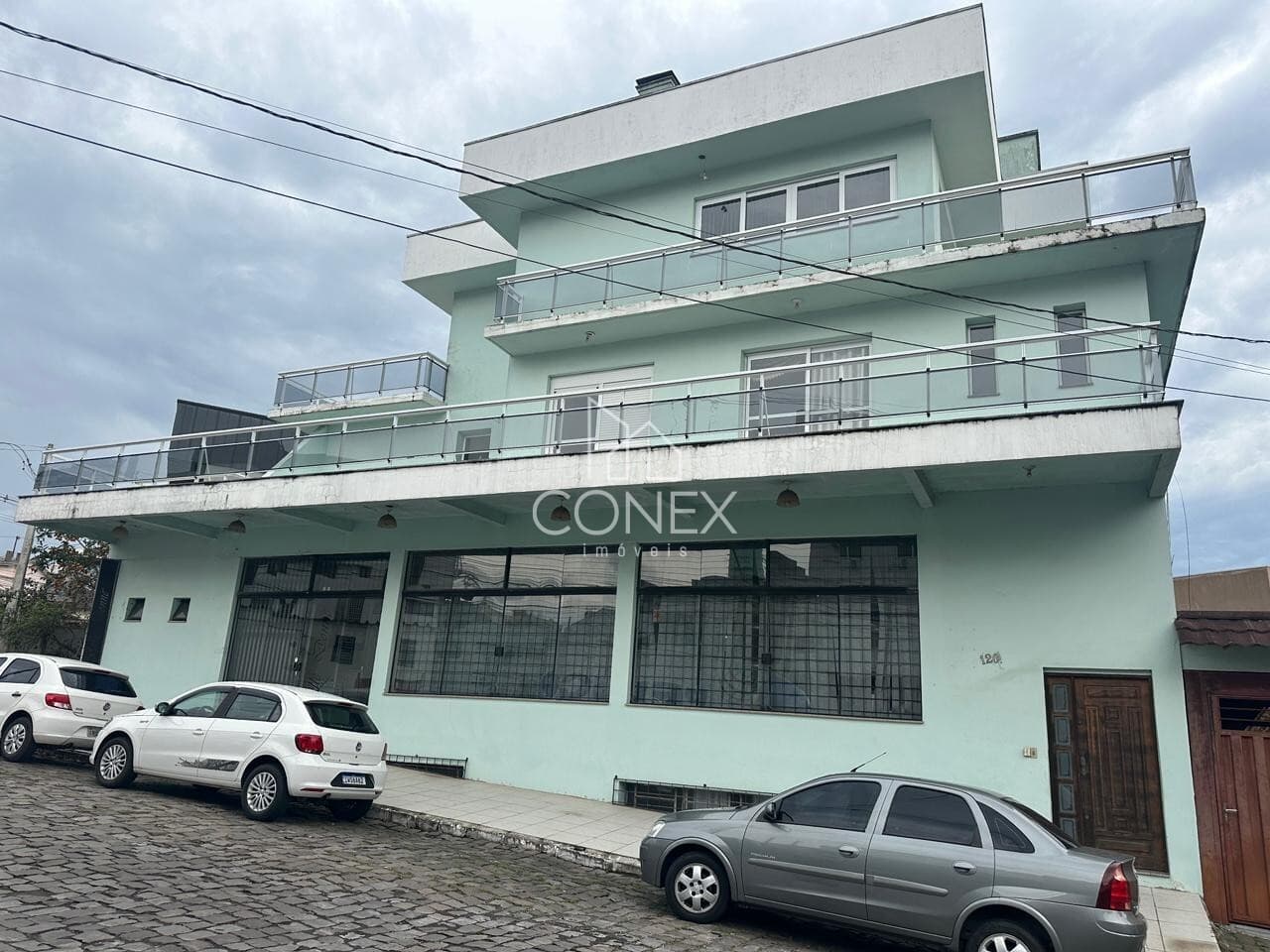 Prédio Comercial e Residencial no Bairro no Vicentina