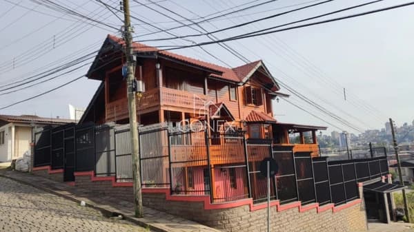 Casa à venda no bairro Salgado Filho em Caxias do Sul/RS