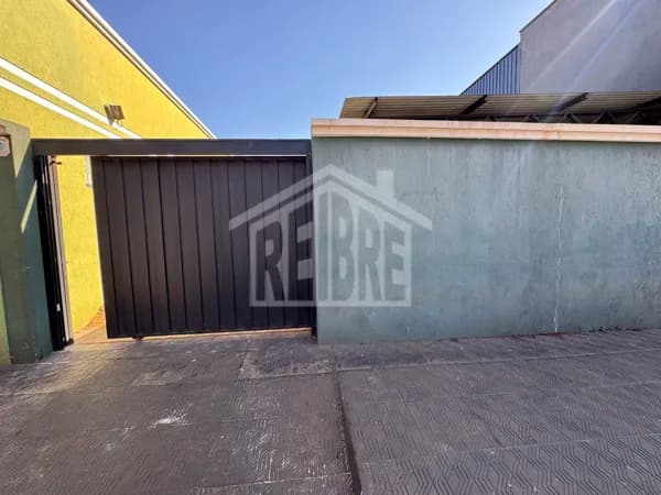 Ponto comercial/estacionamento