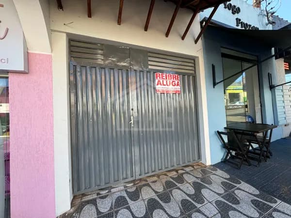 Kitnet/Conjugado em Bandeirantes - Centro
