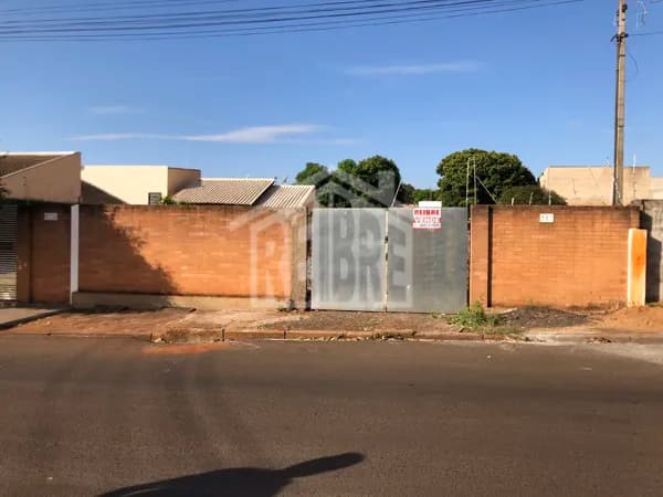 Lote/Terreno em Bandeirantes - Centro