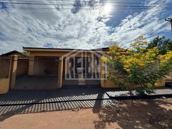 🏡 Linda Casa à Venda no Centro de Itambaracá! 🏡