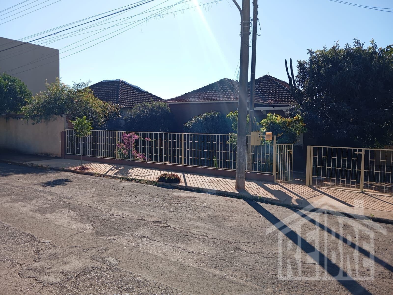 Casa em Bandeirantes - Centro
