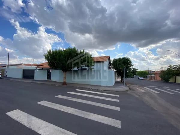 🏡 Casa de Alto Padrão à Venda – Excelente Localização