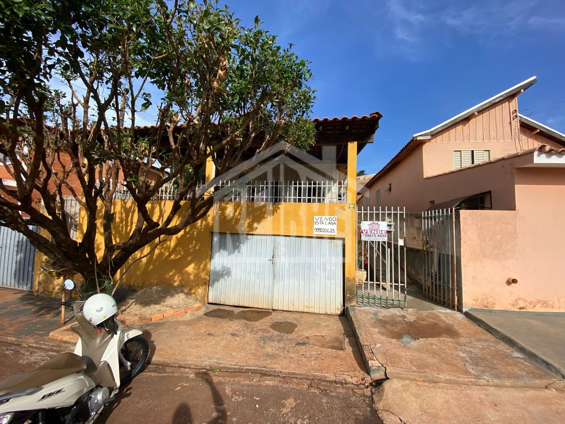🏡 Casa Mista à Venda – Oportunidade Perto do Centro!
