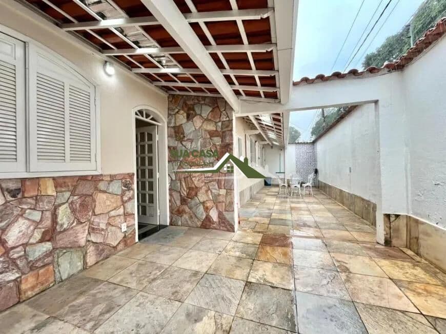 Casa em Belo Horizonte - Santa Amélia