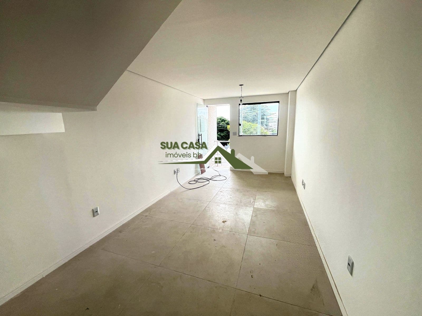 Casa com 2 Quartos Suítes - 3 Banheiros - 2 Vagas