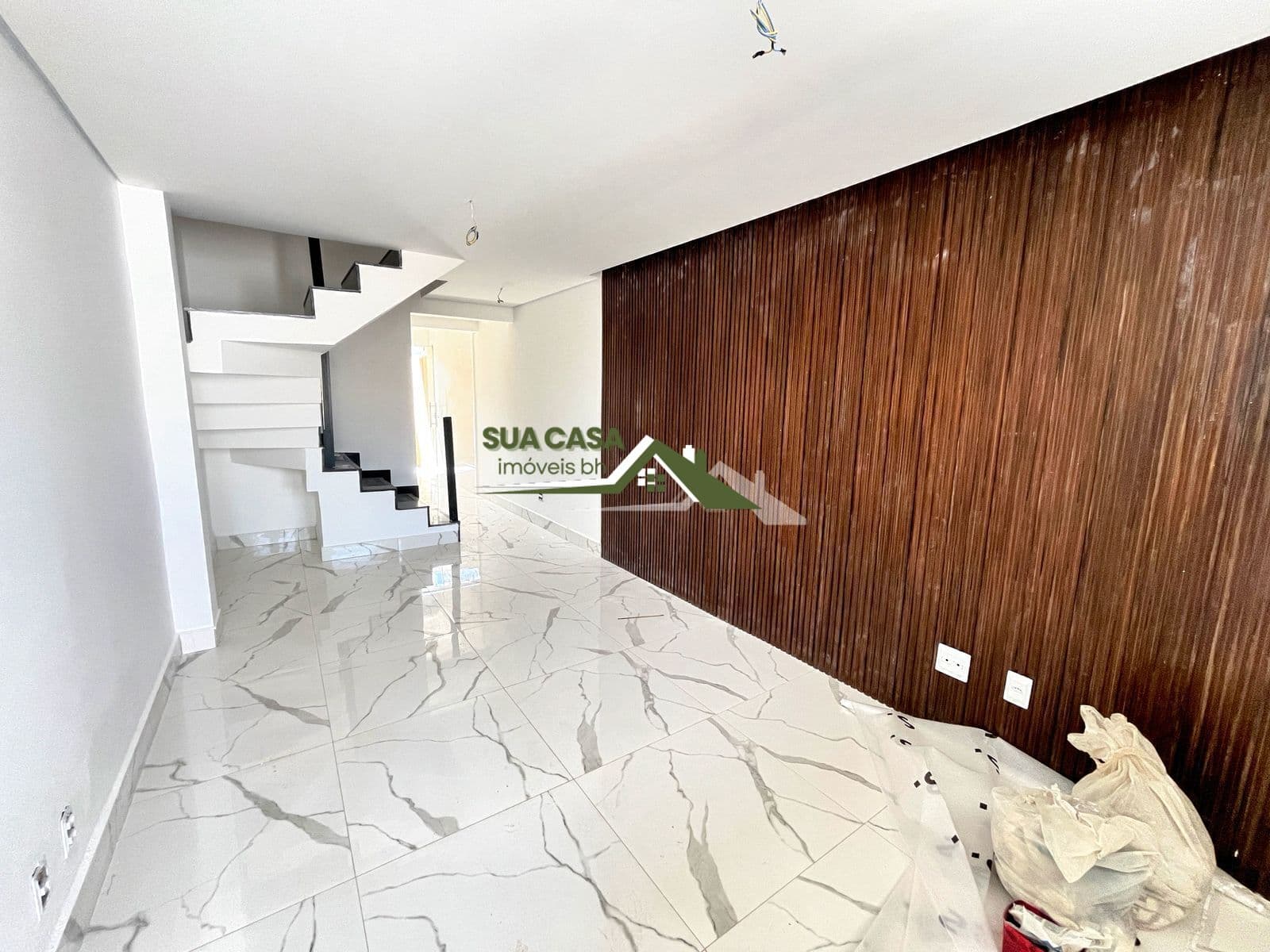 Casa com 2 Quartos - 2 Suítes - 3 banheiros - 85m²