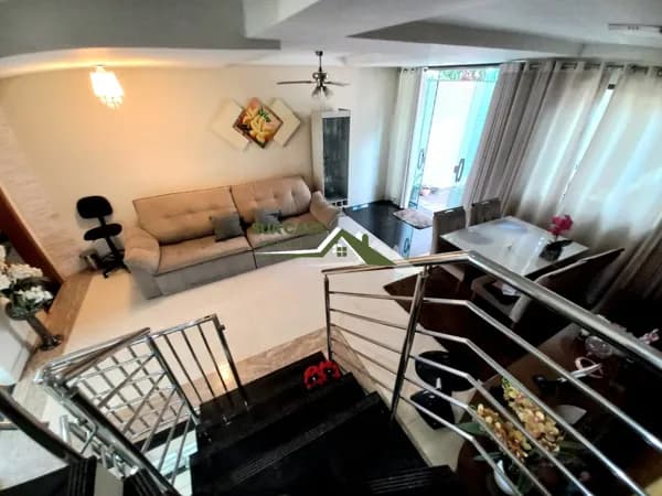 Casa - 180m² - 04 Quartos - 03 Vagas