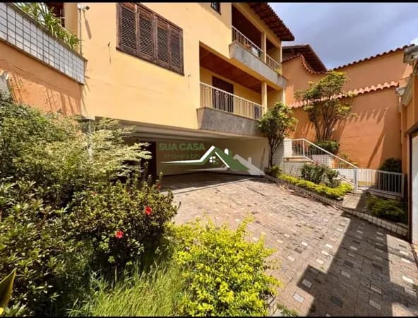 Casa - 6 Quartos sendo 2 Suítes - 420 m