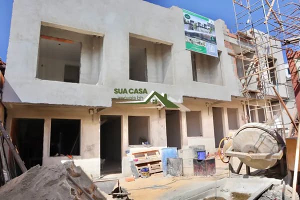 Casa Duplex Nova com 2 Quartos e Varanda