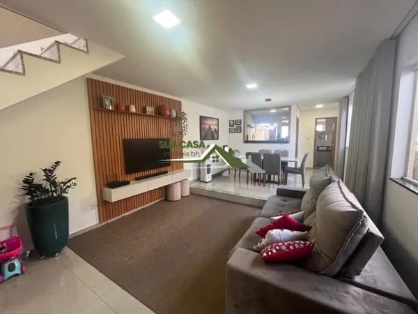 Casa com 3 Quartos e 3 banheiros à Venda