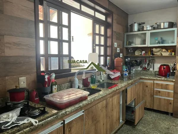 Casa com 4 Quartos - 4 Banheiros - 8 Vagas Garagem