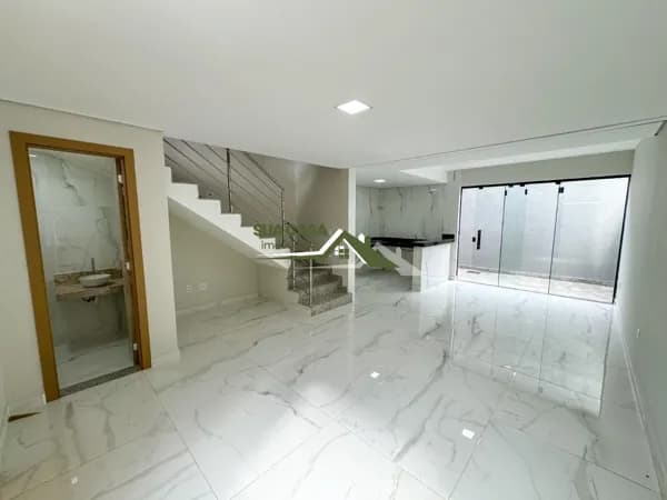 CASA BAIRRO SANTA MÔNICA