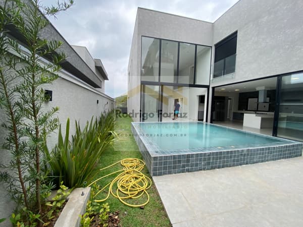 EXCELENTE CASA À VENDA CONDOMÍNIO GÊNESIS 2, A/T:450 m2, A/C:380 m2, 04 Dorms (04 Suites), Piscina - 04 Vagas
