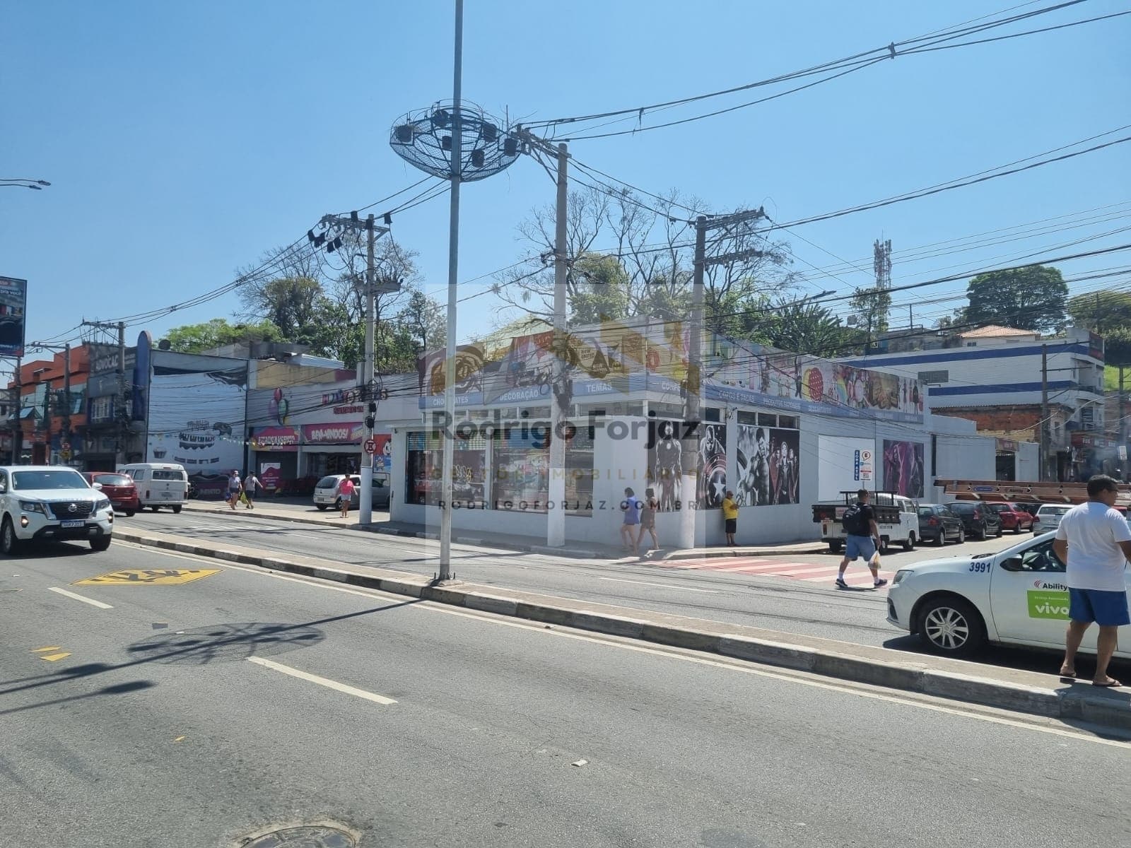 MEGA LOJA ITAPEVI/SP - A/C: 717m², A/T: 1308m², Amplo estacionamento, principal avenida de Itapevi.
