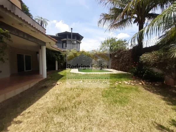 BELÍSSIMA CASA NO ALPHAVILLE RESIDENCIAL 05 – VENDA – Possui 400,00m² de Área Construída, 454,00 m² de Área de Terreno, com 03 Dormitórios sendo 03 Suítes