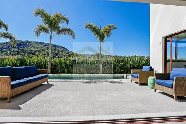 Casa em Santana de Parnaíba - Tamboré