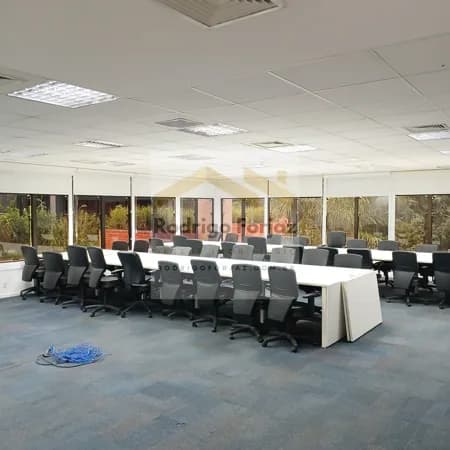 EXCELENTE SALA COMERCIAL SEMI MOBILIADA LOCAÇÃO COND. GREEN VALLEY ALPHAVILLE/SP, A/C: 550m², 05 Vagas