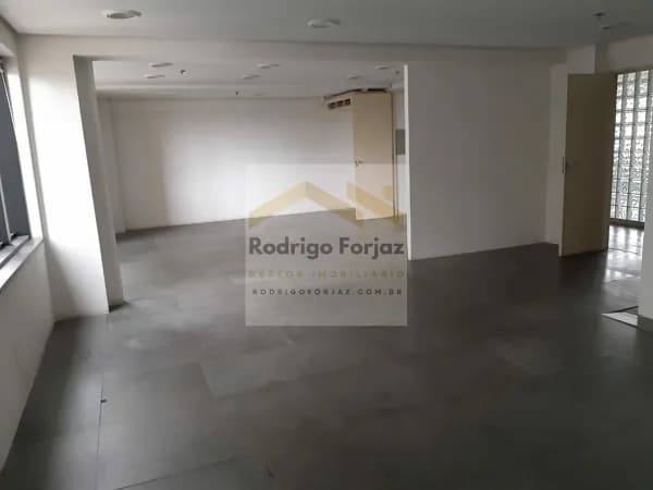 EXCELENTE SALA COMERCIAL PARA LOCAÇÃO- ED PERSONAL BUSINESS OFFICE- LOCALIZAÇÃO PREMIUM - 200m², 03 Banheiros, 05 Vagas