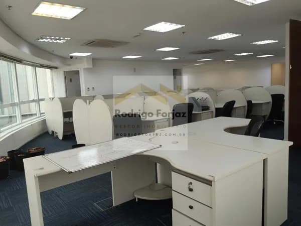 EXCELENTE SALA COMERCIAL EDIFÍCIO MONTE CARLO TRADE CENTER - LOCALIZAÇÃO EXCELENTE - 460m² de área útil, 14 vagas