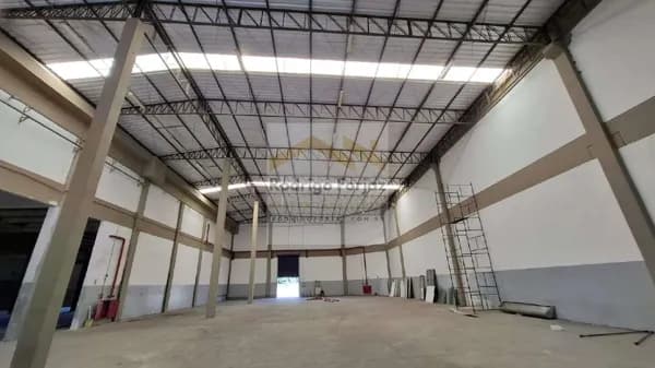 EXCELENTE GALPÃO DISPONÍVEL PARA LOCAÇÃO, A/C: 6.700m²,Aesc. 2.250m², 26 Docas, Mina d'água, Cabine Primária